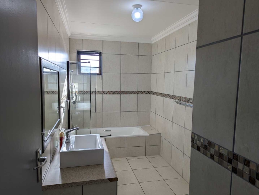 5 Bedroom Property for Sale in Fraaiuitsig Western Cape